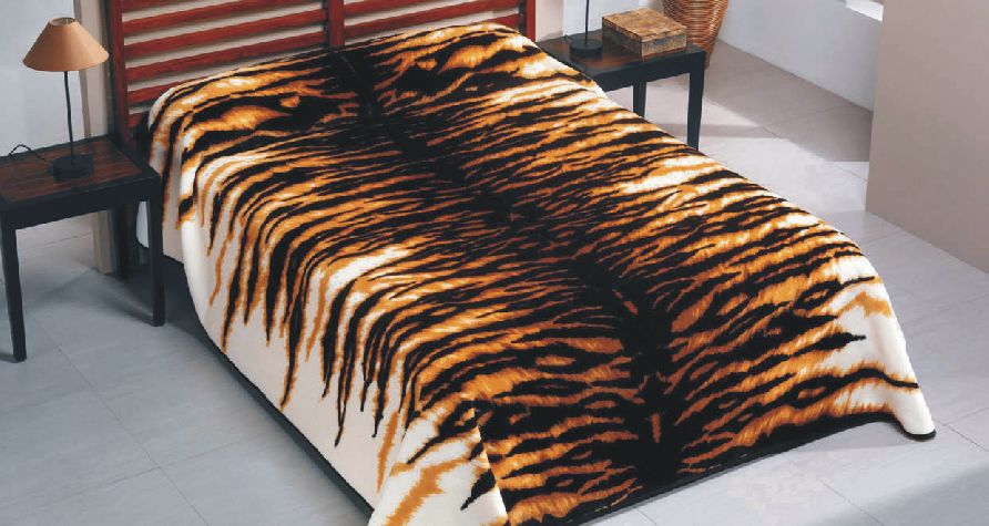 5076 220x240 7 reddish hnedočierna deka 387