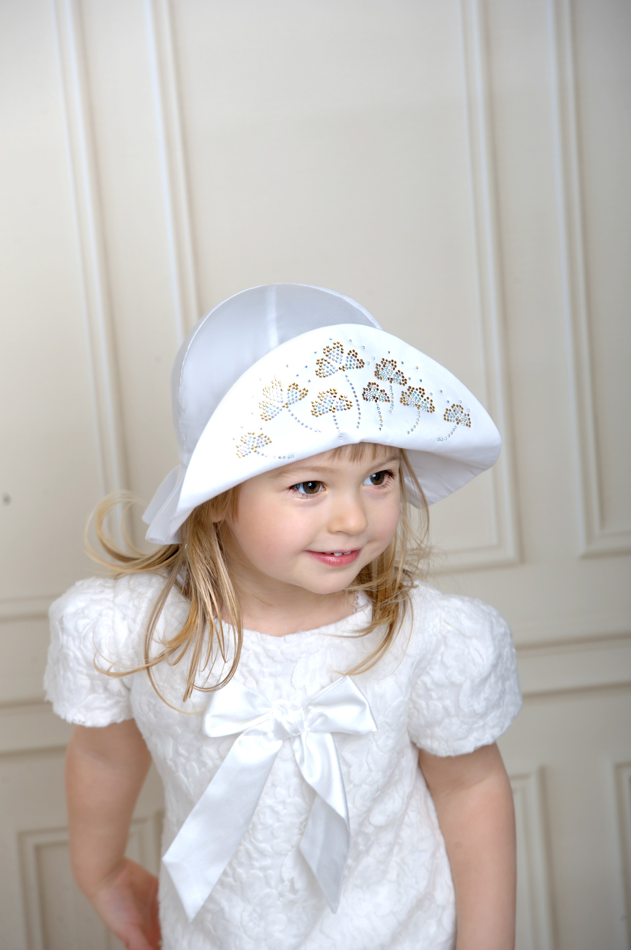 Klobúčik Zenobia white biela 42 44 46 5583