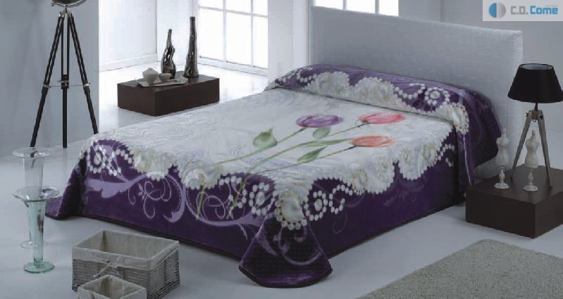 028 Mora imperiál embossed 160x220 13 Purple purpurová 679