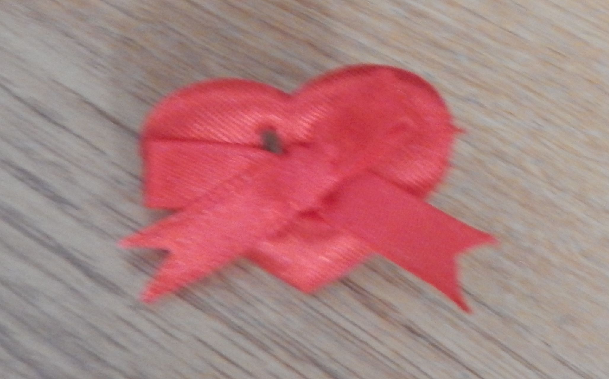 Mašlička proti urieknutiu  K01 červená mašlička červené srdiečko 8230