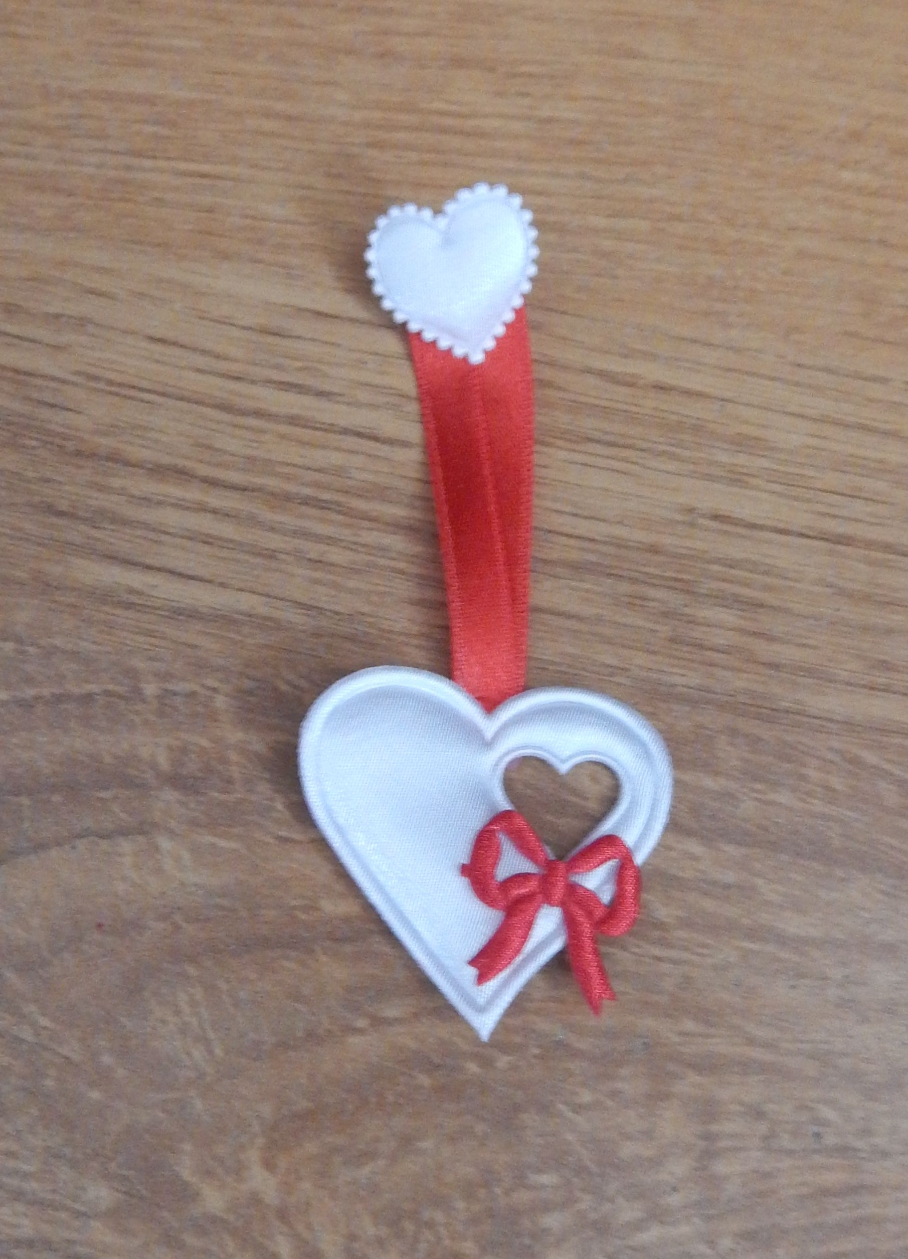 Mašlička proti urieknutiu  D04 biele srdiečko mašlička srdiečko 8233